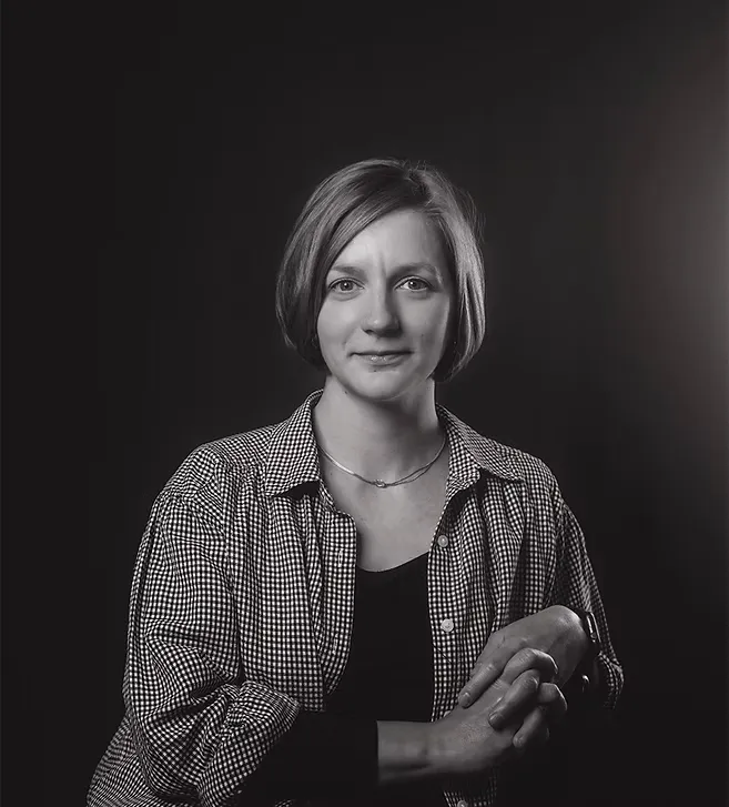 Portrait of Andra, transformational coach and psychologist in training